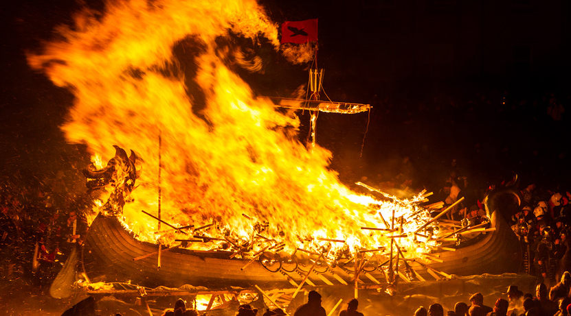 Фестиваль викингов в январе. Сожжение драккара.